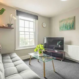 3 Bedroom Flat With Private Parking Apartment Cambridge (Cambridgeshire)